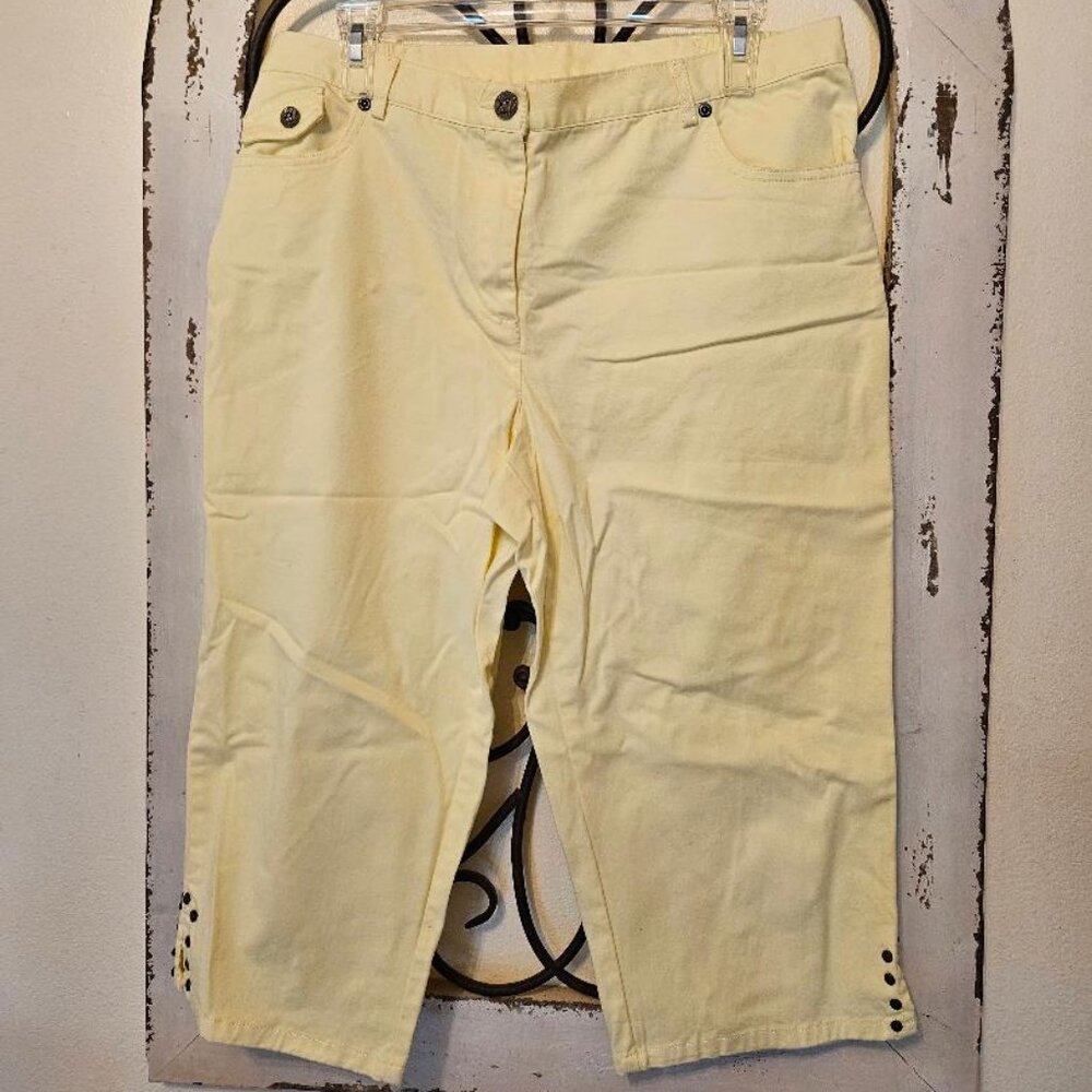 Hearts Of Palm- Pants Women`s 10 Yellow Cropped Mid Rise Capri Pants